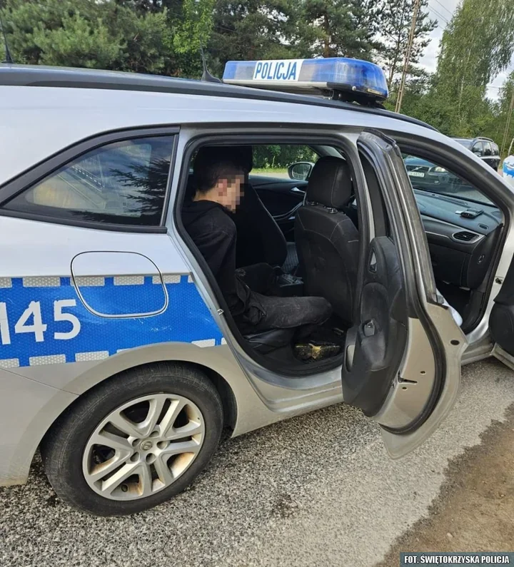 Kierowca Mercedesa uciekał pod Kielcami. Miał zakaz i amfetaminę