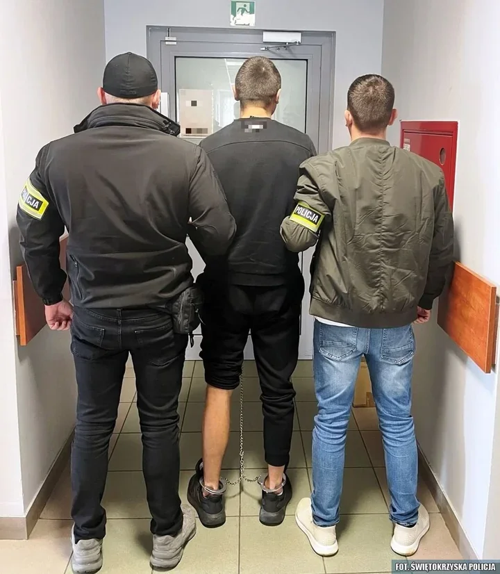 Blisko kilogram skrystalizowanej substancji w mieszkaniu. 29-latek z zarzutem