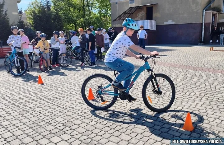 Uczniowie w Kielcach zdawali ważny egzamin, zanim wyjechali na drogę