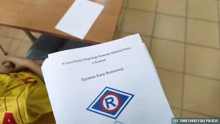 Kieleccy policjanci postawili uczniów przed rowerowym egzaminem