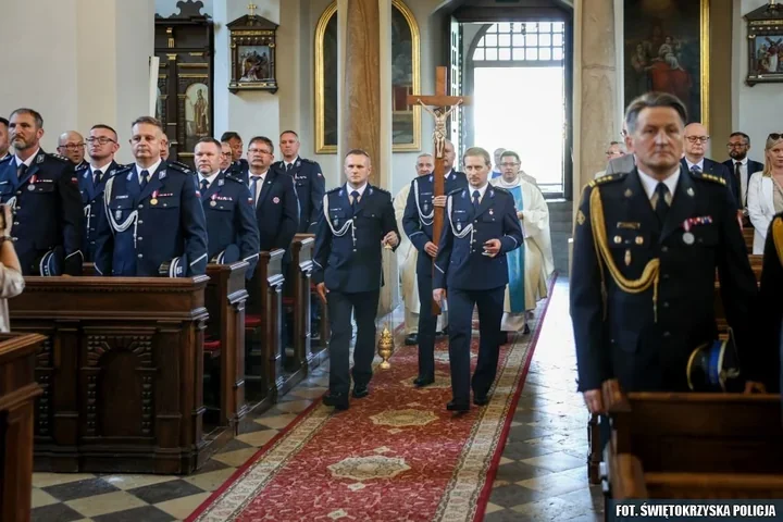 42 awanse w kieleckiej Policji - wyróżniono także komendanta