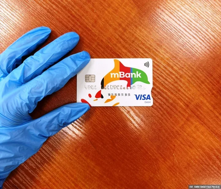 Znalazł kartę i zrobił 13 transakcji - zatrzymali 64-latka w Kielcach