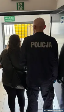 225 tysięcy złotych z kasy salonu. Podejrzana pracownica zatrzymana