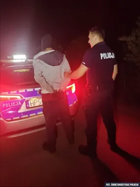 Zamaskowani złodzieje uciekali z posesji. Policjanci zatrzymali obu
