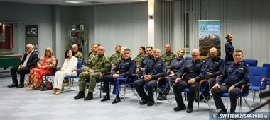 Mundury jeszcze przed maturą. Policja i Straż Graniczna podpisały porozumienie w Kielcach