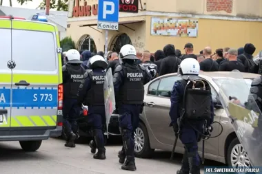 Zatrzymania po meczu Pucharu Polski w Kielcach. Policja bada zachowanie na trybunach