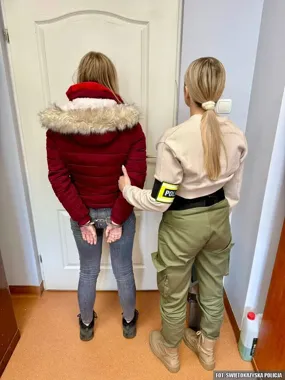 Policjant po służbie wypatrzył ich w galerii - cudza karta już była używana