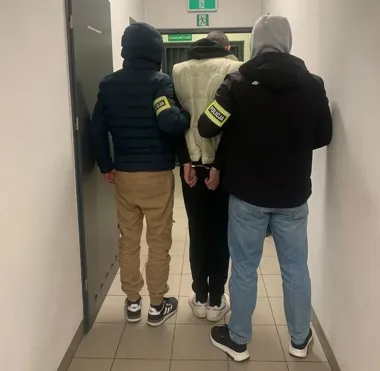 Rzekomy lekarz wyłudził 40 tys. zł w Kielcach - policja namierzyła 18-latka