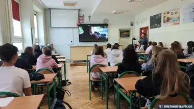 Trzeźwa lekcja w Kielcach - policjanci weszli do szkół z mocnym przekazem