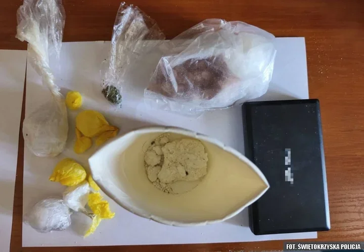 130 gramów narkotyków w śródmiejskim mieszkaniu - policjanci zatrzymali 31 - latka