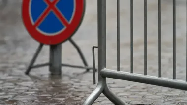 Czasowe zakazy przy cmentarzach. Na drogach krajowych zostają też wahadła