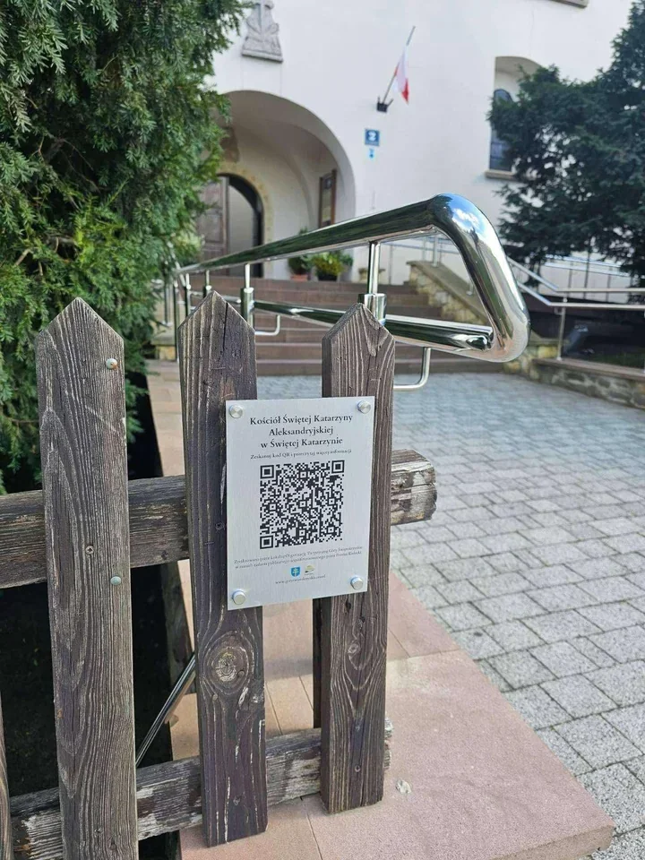 Nie tylko Święty Krzyż i Dąb Bartek. Oznakowano dziesiątki miejsc