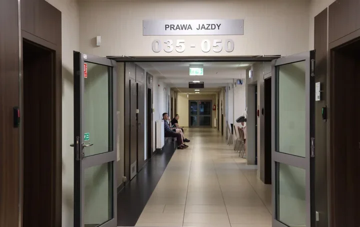 Bezterminowe prawa jazdy nie znikną od razu. Wymiana ruszy w 2028 roku