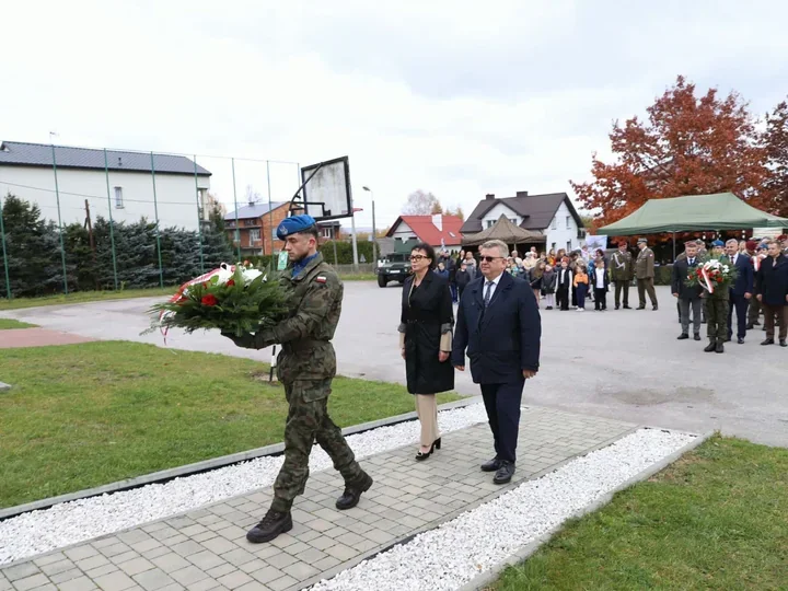 W Mójczy odsłonięto mural generała Buka. To jego rodzinna miejscowość