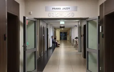 Siedemnastolatkowie ruszyli po prawo jazdy. Starostwo podało dane