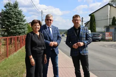 Asfalt już jest. Remont Starowiejskiej w Kostomłotach Drugich na finiszu