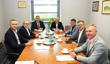Osiem wniosków i tajne głosowanie. Wybrano kandydatów do tytułów powiatu