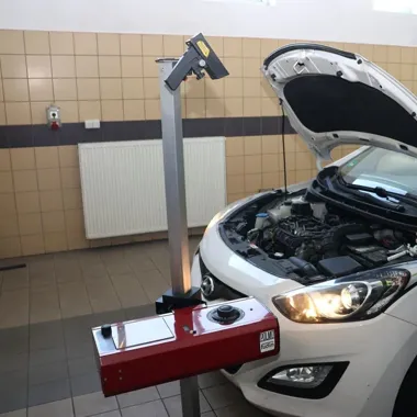 Darmowa kontrola świateł w powiecie kieleckim. Kierowcy sprawdzą auta