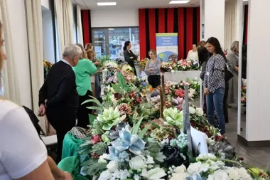 Ręcznie robione stroiki przyciągnęły mieszkańców do starostwa