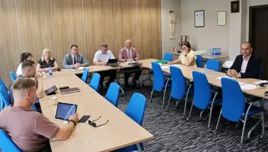 Powiatowy budżet zamknął się na plusie. Teraz w centrum są szpitale i praca