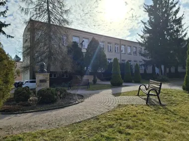 W Chmielniku stawiają na nowe profile i 150 miejsc dla ósmoklasistów