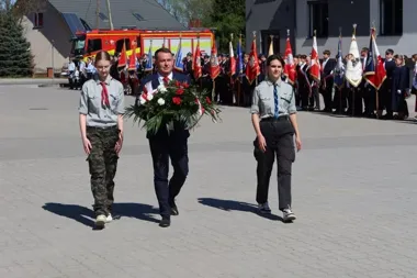 Biało-czerwona procesja i strażacki akcent w Piekoszowie