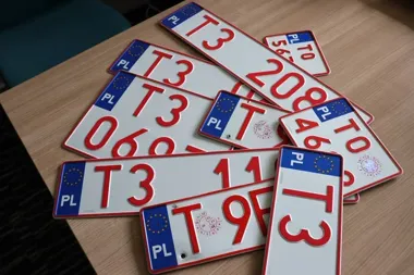 Tymczasowe tablice w Kielcach trafiają nie tylko do sprzedawanych aut