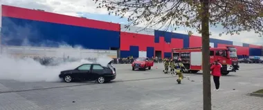 Płonący samochód na Polsecure - strażacy z Kielc pokazali pełną akcję