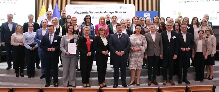 Samorządowcy i opiekunowie rozmawiali o opiece nad najmłodszymi – forum w Kielcach