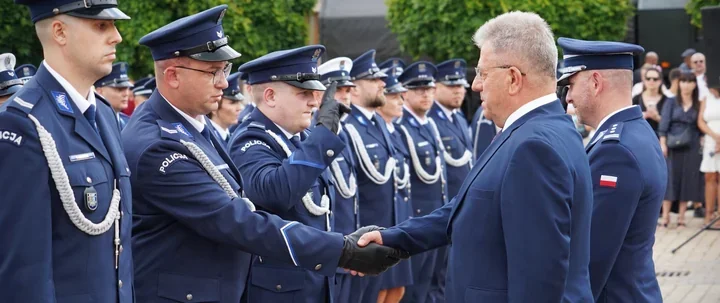 Święto Policji w Chęcinach. Awanse i spotkanie z mieszkańcami
