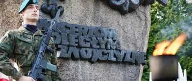 Kwiaty, znicze i salwa honorowa. Hołd dla powstańców w Kielcach