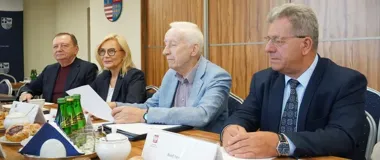 WRDS zajmie się lotniskiem w Masłowie i legalnością pracy cudzoziemców