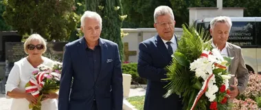 Najpierw medal, potem groby żołnierzy. Uroczystość wojskowa w Końskich